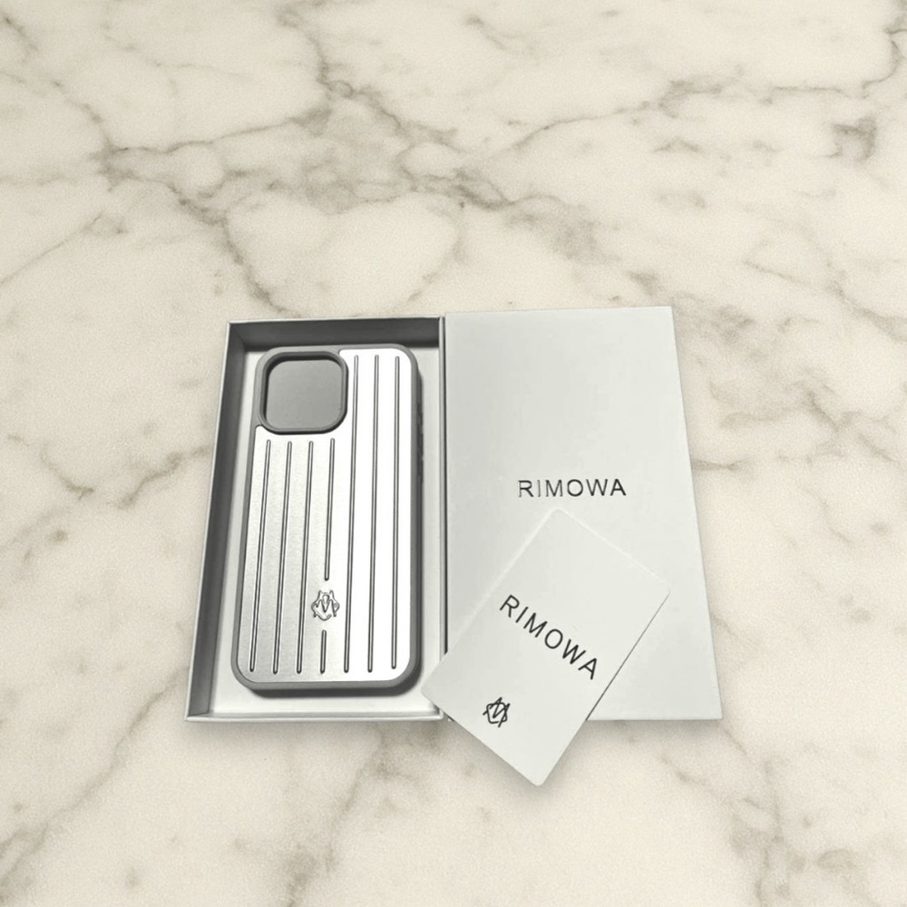 RIMOWA Metallic Silver Case IPhone 15 Pro